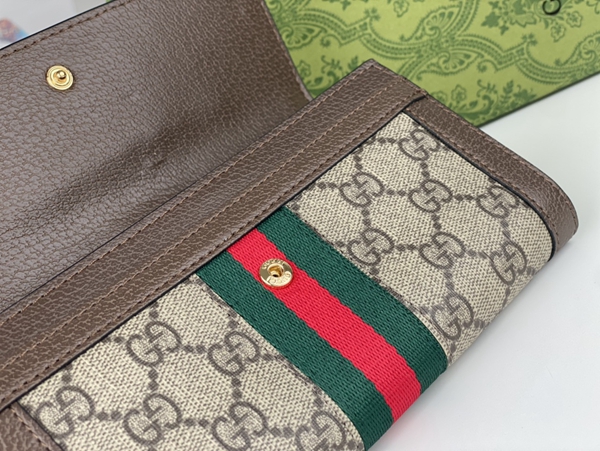 グッチ財布コピー着用イメージ